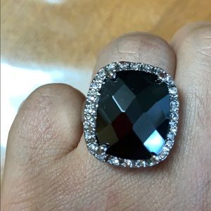 Ring black stone with white stone